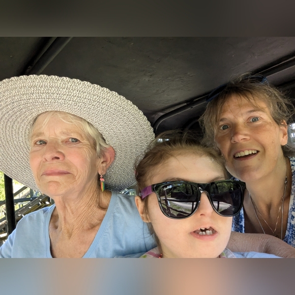 Support Kayla Coloring Bird - Picture 2 of 3